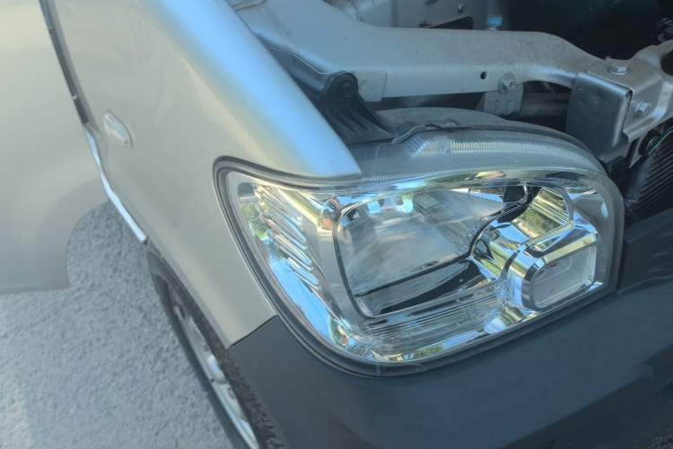 Used Wuling Zhiguang 2023 1.5L Practical Version 5/7 Seats Right Front Headlight