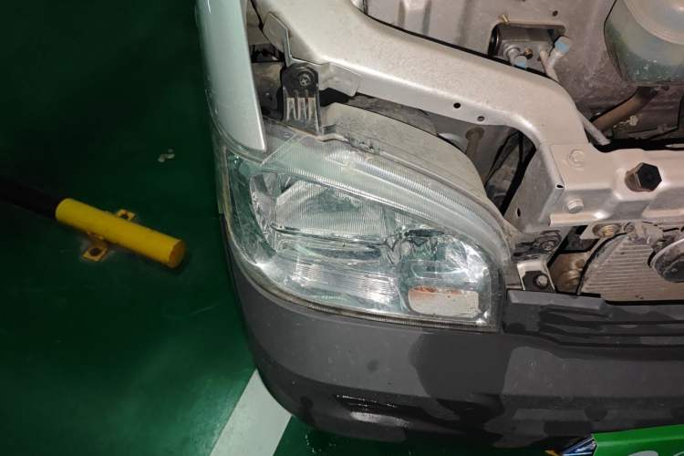 Used Wuling Zhiguang 2023 1.5L Practical Version 5/7 Seats Right Front Headlight