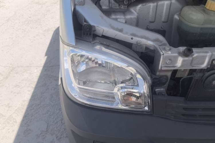 Used Wuling Zhiguang 2023 1.5L Practical Version 5/7 Seats Right Front Headlight