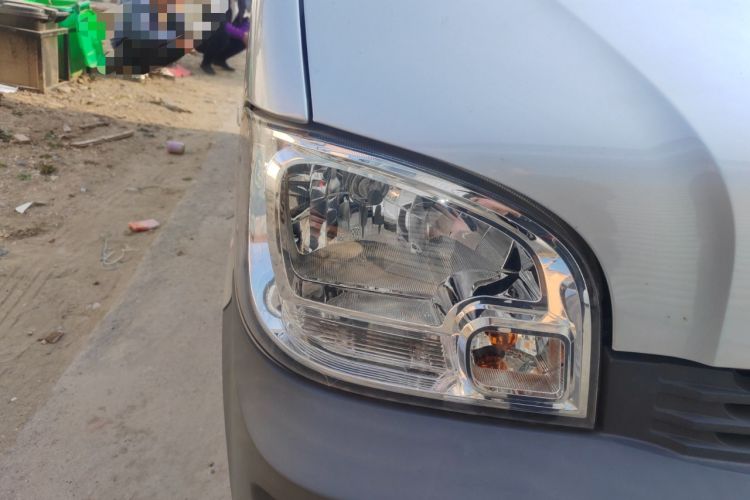 Used Wuling Zhiguang 2023 1.5L Practical Version 5/7 Seats Right Front Headlight