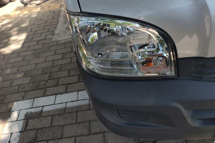 Used Wuling Zhiguang 2023 1.5L Practical Version 5/7 Seats Right Front Headlight