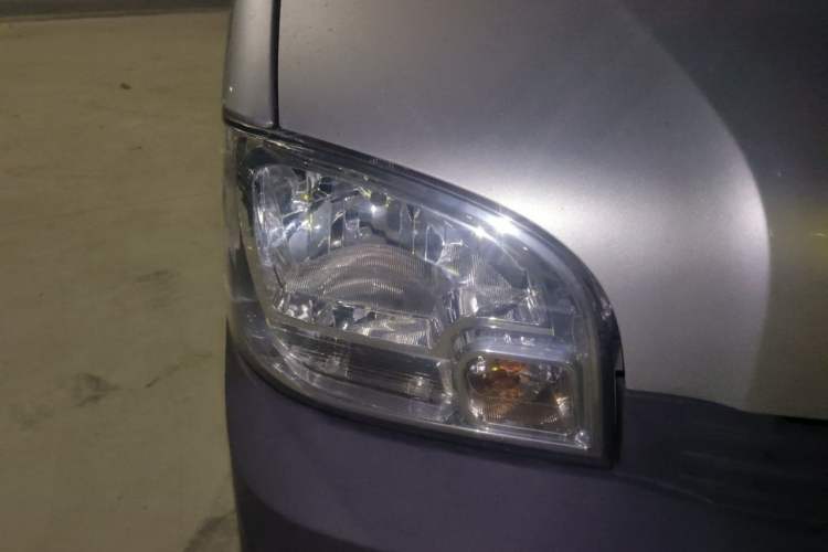 Used Wuling Zhiguang 2023 1.5L Practical Version 5/7 Seats Right Front Headlight