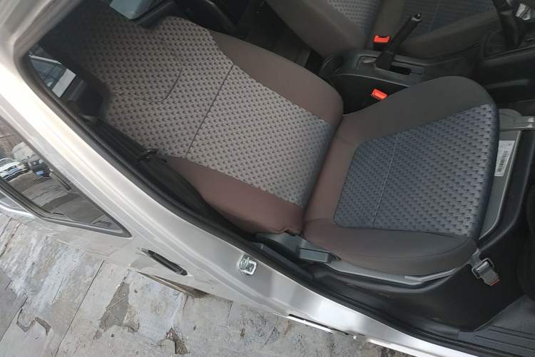 Used Wuling Zhiguang 2023 1.5L Practical Version 5/7 Seats Right Front Seat