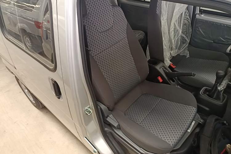 Used Wuling Zhiguang 2023 1.5L Practical Version 5/7 Seats Right Front Seat
