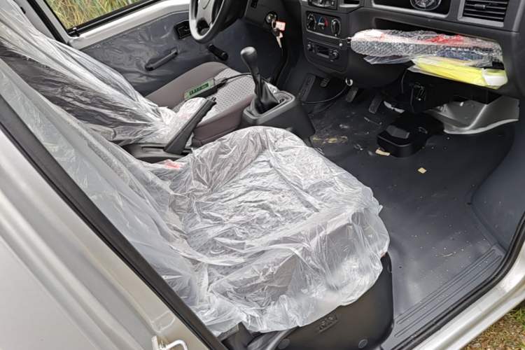 Used Wuling Zhiguang 2023 1.5L Practical Version 5/7 Seats Right Front Seat