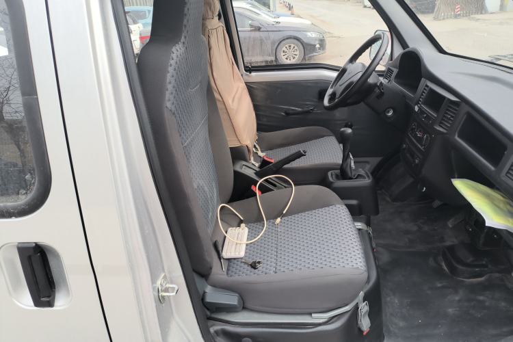 Used Wuling Zhiguang 2023 1.5L Practical Version 5/7 Seats Right Front Seat