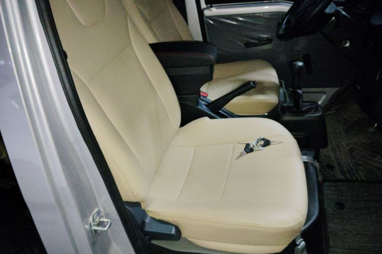 Used Wuling Zhiguang 2023 1.5L Practical Version 5/7 Seats Right Front Seat