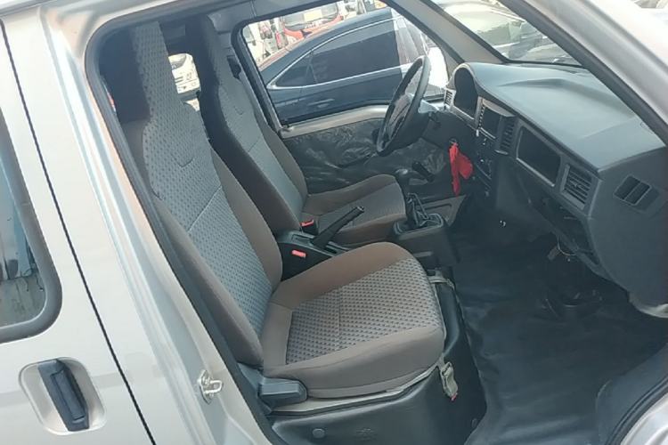 Used Wuling Zhiguang 2023 1.5L Practical Version 5/7 Seats Right Front Seat