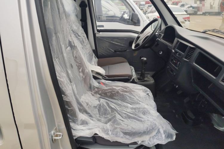 Used Wuling Zhiguang 2023 1.5L Practical Version 5/7 Seats Right Front Seat