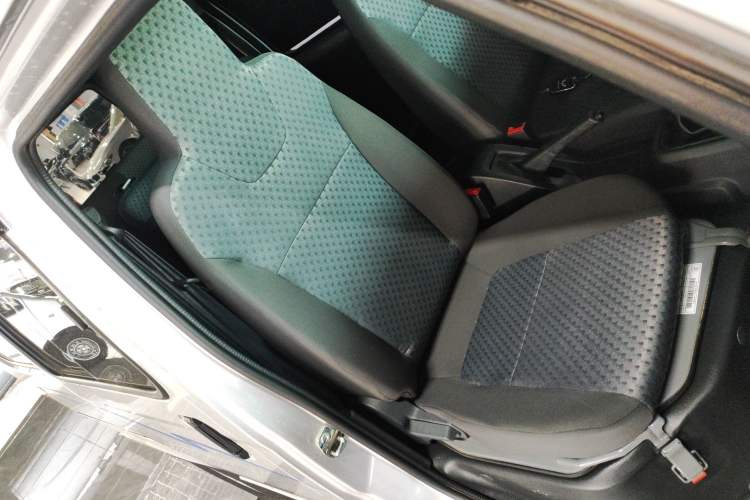 Used Wuling Zhiguang 2023 1.5L Practical Version 5/7 Seats Right Front Seat