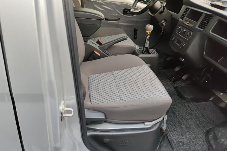 Used Wuling Zhiguang 2023 1.5L Practical Version 5/7 Seats Right Front Seat