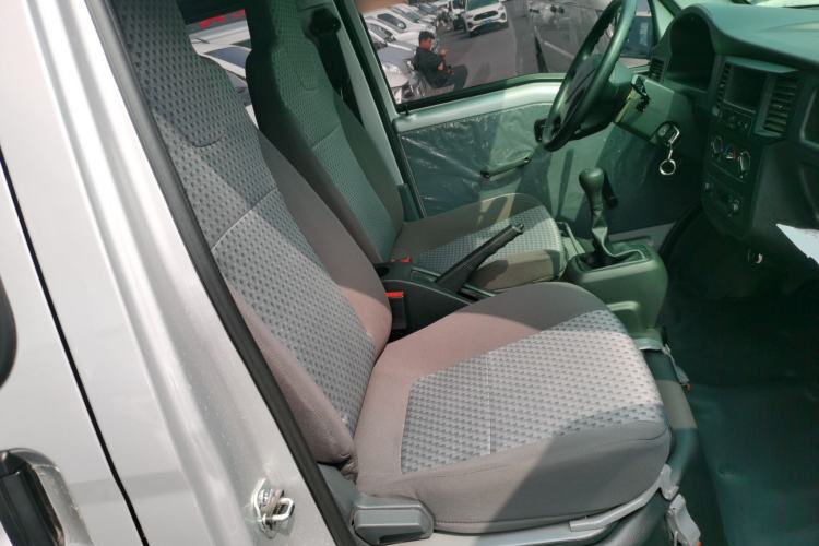 Used Wuling Zhiguang 2023 1.5L Practical Version 5/7 Seats Right Front Seat