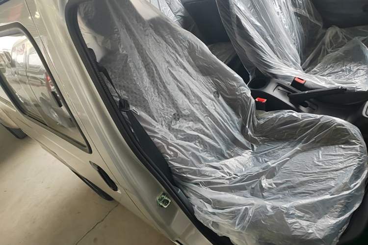 Used Wuling Zhiguang 2023 1.5L Practical Version 5/7 Seats Right Front Seat