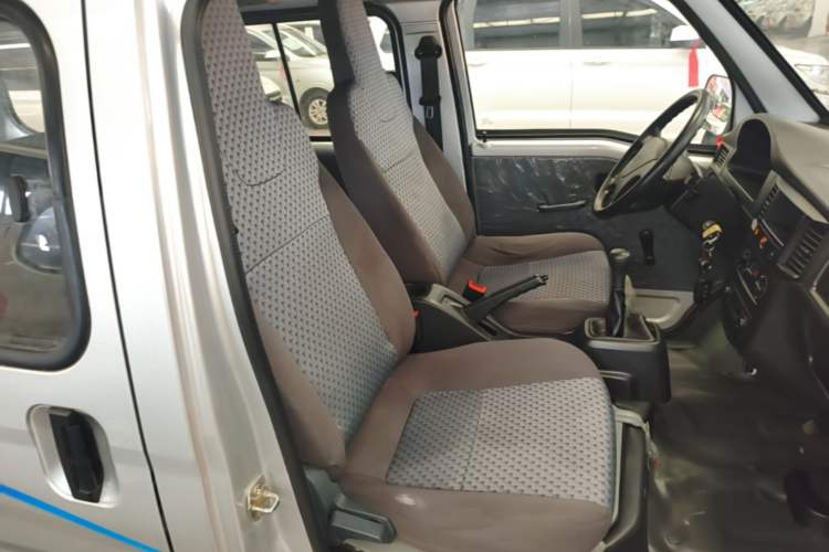 Used Wuling Zhiguang 2023 1.5L Practical Version 5/7 Seats Right Front Seat