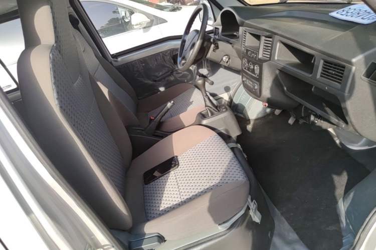 Used Wuling Zhiguang 2023 1.5L Practical Version 5/7 Seats Right Front Seat