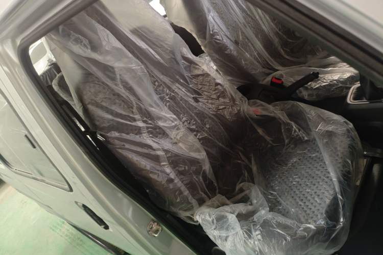 Used Wuling Zhiguang 2023 1.5L Practical Version 5/7 Seats Right Front Seat