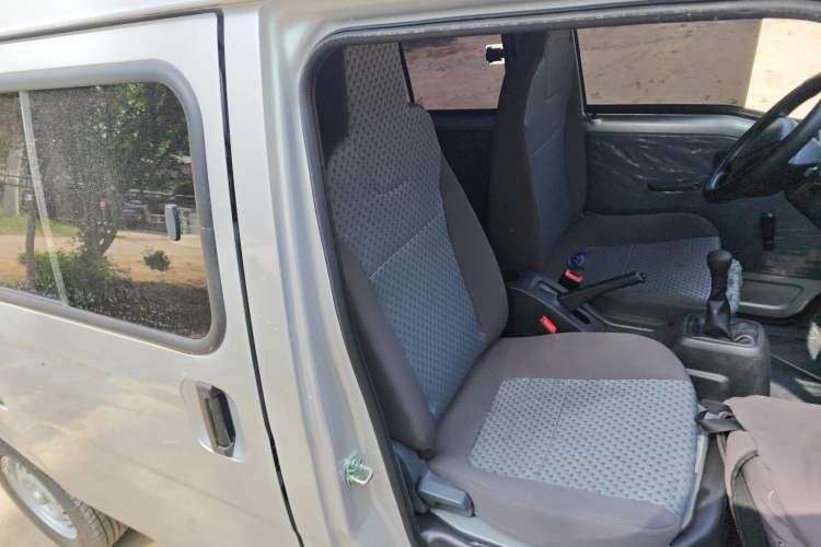 Used Wuling Zhiguang 2023 1.5L Practical Version 5/7 Seats Right Front Seat