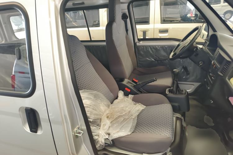 Used Wuling Zhiguang 2023 1.5L Practical Version 5/7 Seats Right Front Seat