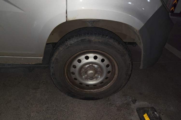 Used Wuling Zhiguang 2023 1.5L Practical Version 5/7 Seats Right Front Wheel Hub