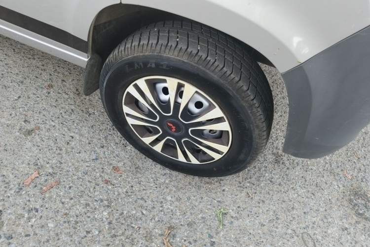Used Wuling Zhiguang 2023 1.5L Practical Version 5/7 Seats Right Front Wheel Hub