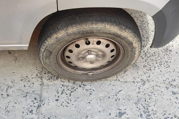 Used Wuling Zhiguang 2023 1.5L Practical Version 5/7 Seats Right Front Wheel Hub