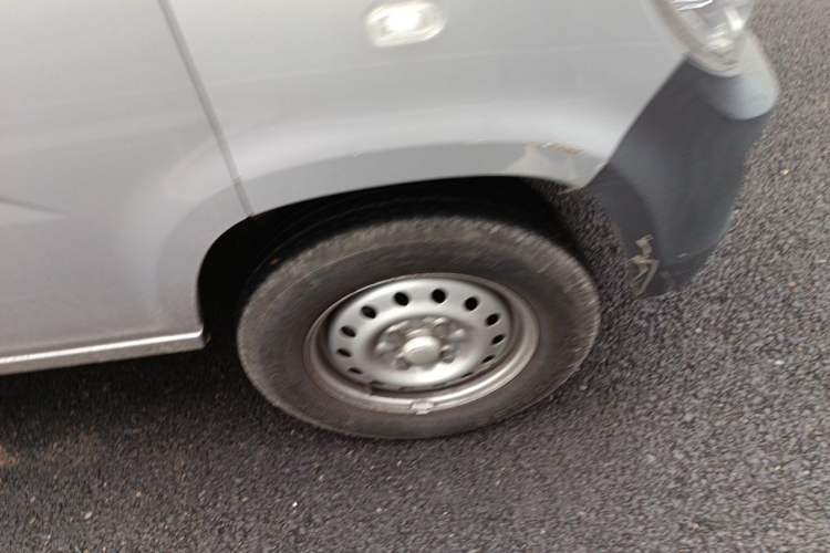 Used Wuling Zhiguang 2023 1.5L Practical Version 5/7 Seats Right Front Wheel Hub