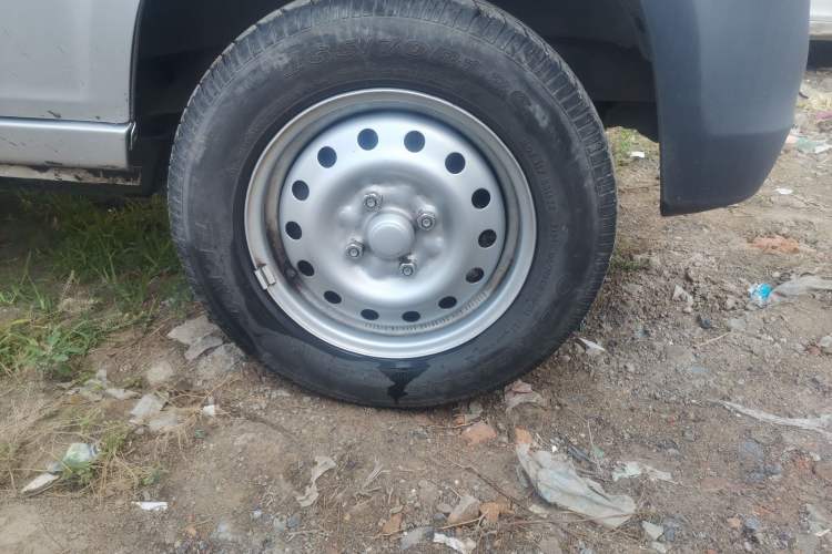 Used Wuling Zhiguang 2023 1.5L Practical Version 5/7 Seats Right Front Wheel Hub