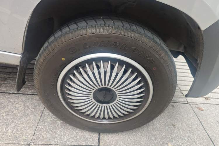 Used Wuling Zhiguang 2023 1.5L Practical Version 5/7 Seats Right Front Wheel Hub