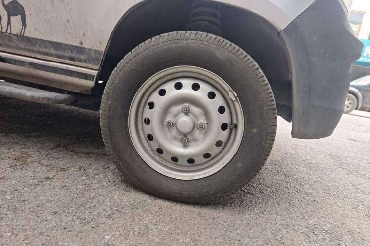 Used Wuling Zhiguang 2023 1.5L Practical Version 5/7 Seats Right Front Wheel Hub