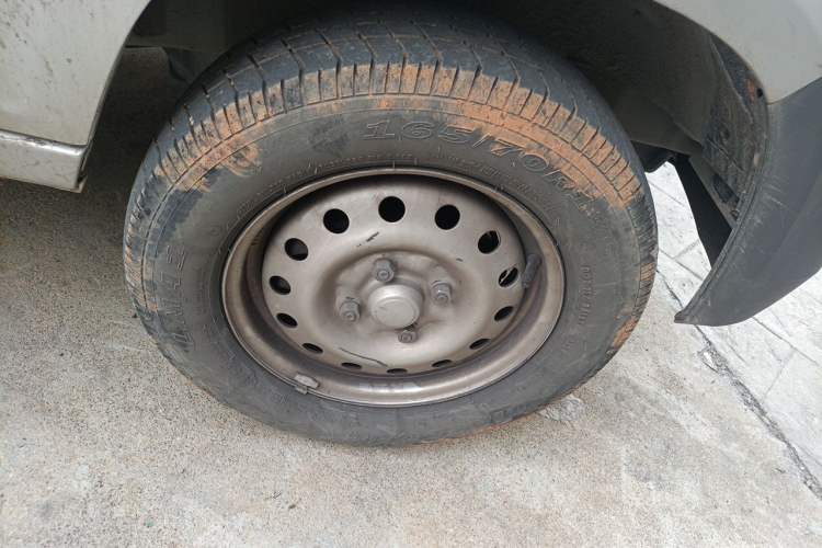 Used Wuling Zhiguang 2023 1.5L Practical Version 5/7 Seats Right Front Wheel Hub