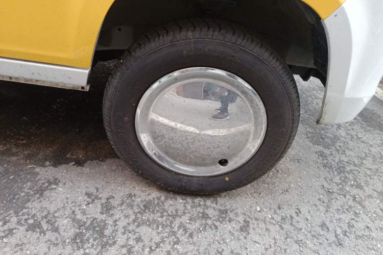 Used Wuling Zhiguang 2023 1.5L Practical Version 5/7 Seats Right Front Wheel Hub