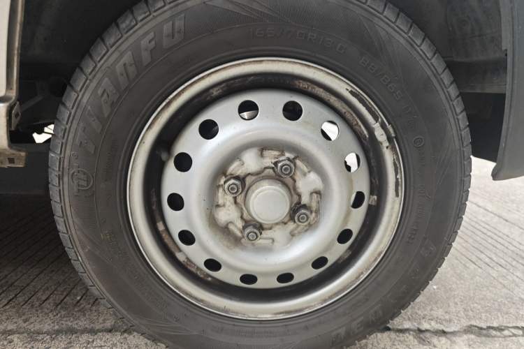 Used Wuling Zhiguang 2023 1.5L Practical Version 5/7 Seats Right Front Wheel Hub
