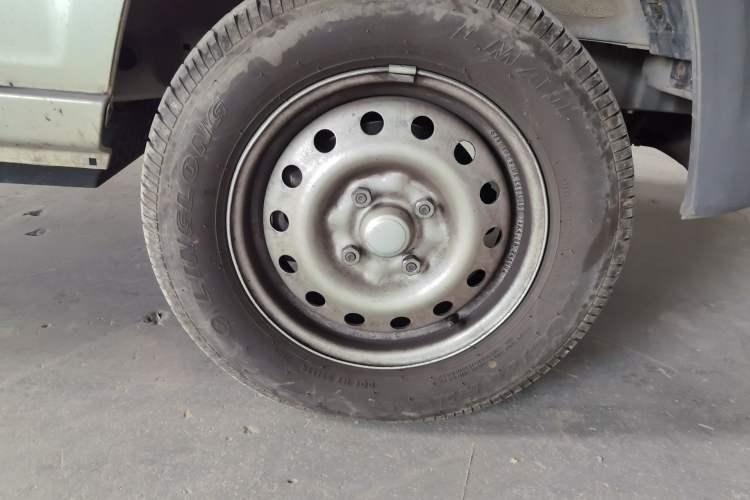 Used Wuling Zhiguang 2023 1.5L Practical Version 5/7 Seats Right Front Wheel Hub