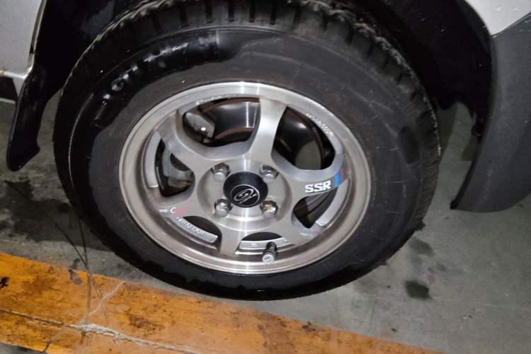 Used Wuling Zhiguang 2023 1.5L Practical Version 5/7 Seats Right Front Wheel Hub