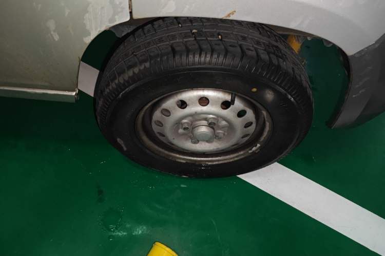 Used Wuling Zhiguang 2023 1.5L Practical Version 5/7 Seats Right Front Wheel Hub