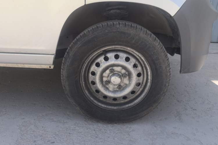 Used Wuling Zhiguang 2023 1.5L Practical Version 5/7 Seats Right Front Wheel Hub