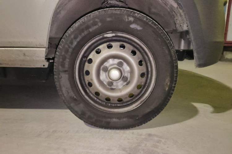 Used Wuling Zhiguang 2023 1.5L Practical Version 5/7 Seats Right Front Wheel Hub