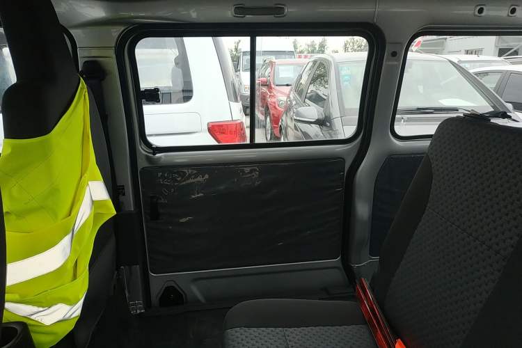 Used Wuling Zhiguang 2023 1.5L Practical Version 5/7 Seats Right Rear Door Interior