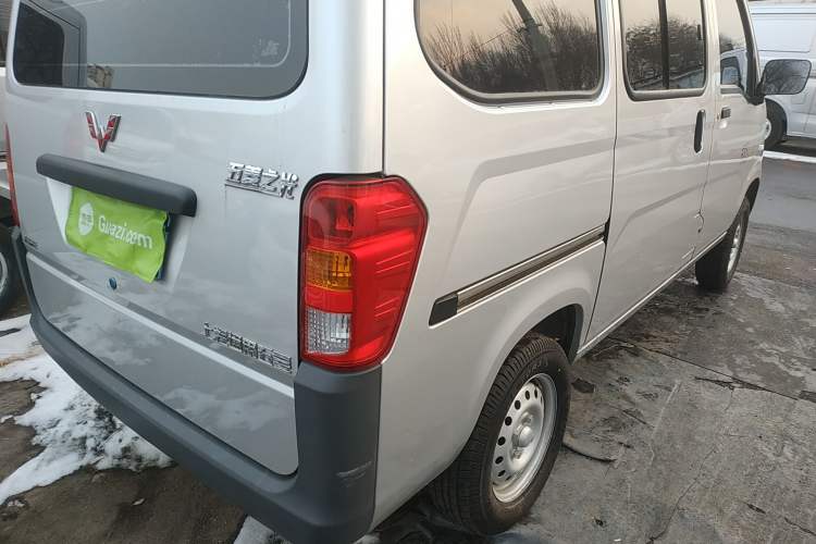 Used Wuling Zhiguang 2023 1.5L Practical Version 5/7 Seats Right Rear Taillight