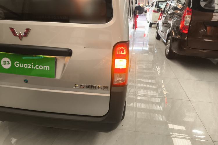 Used Wuling Zhiguang 2023 1.5L Practical Version 5/7 Seats Right Rear Taillight