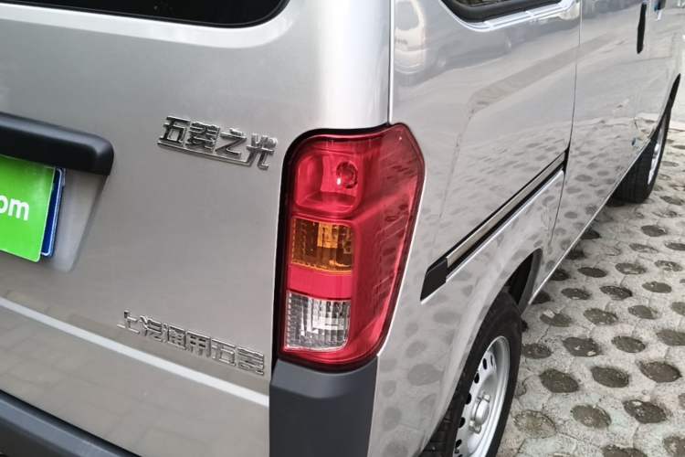 Used Wuling Zhiguang 2023 1.5L Practical Version 5/7 Seats Right Rear Taillight