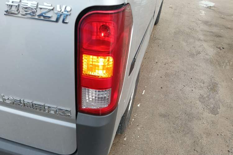 Used Wuling Zhiguang 2023 1.5L Practical Version 5/7 Seats Right Rear Taillight