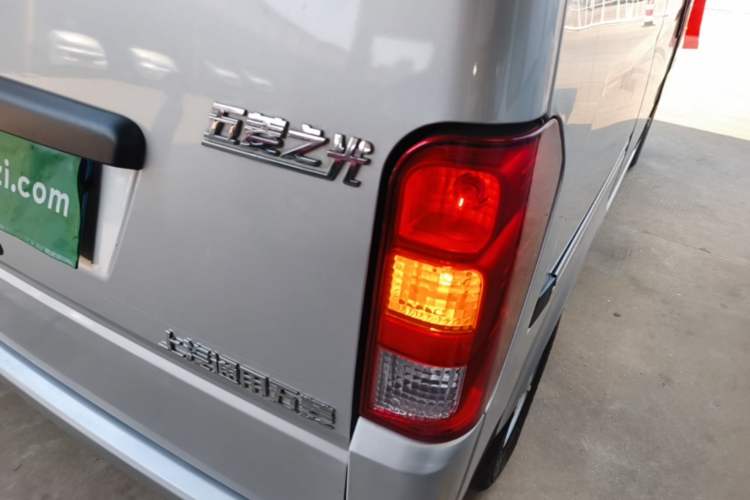 Used Wuling Zhiguang 2023 1.5L Practical Version 5/7 Seats Right Rear Taillight