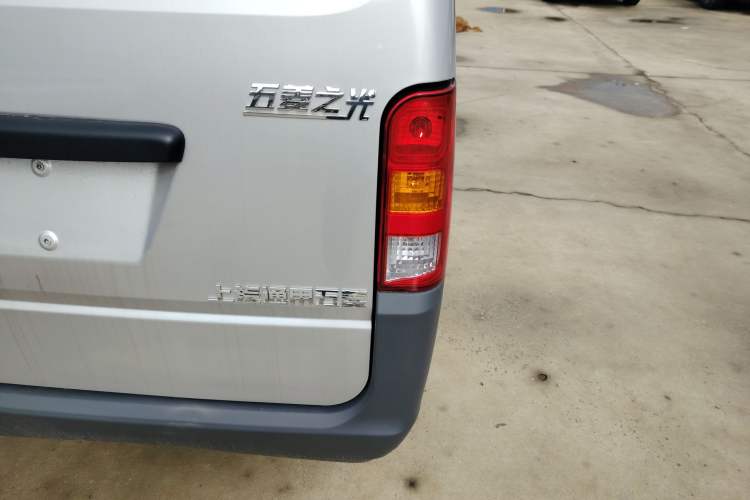 Used Wuling Zhiguang 2023 1.5L Practical Version 5/7 Seats Right Rear Taillight