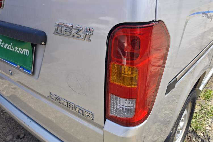 Used Wuling Zhiguang 2023 1.5L Practical Version 5/7 Seats Right Rear Taillight