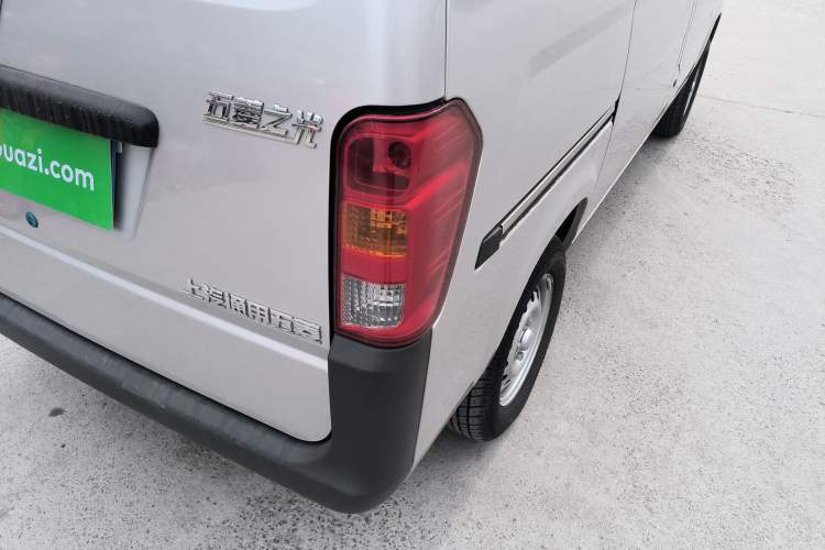 Used Wuling Zhiguang 2023 1.5L Practical Version 5/7 Seats Right Rear Taillight