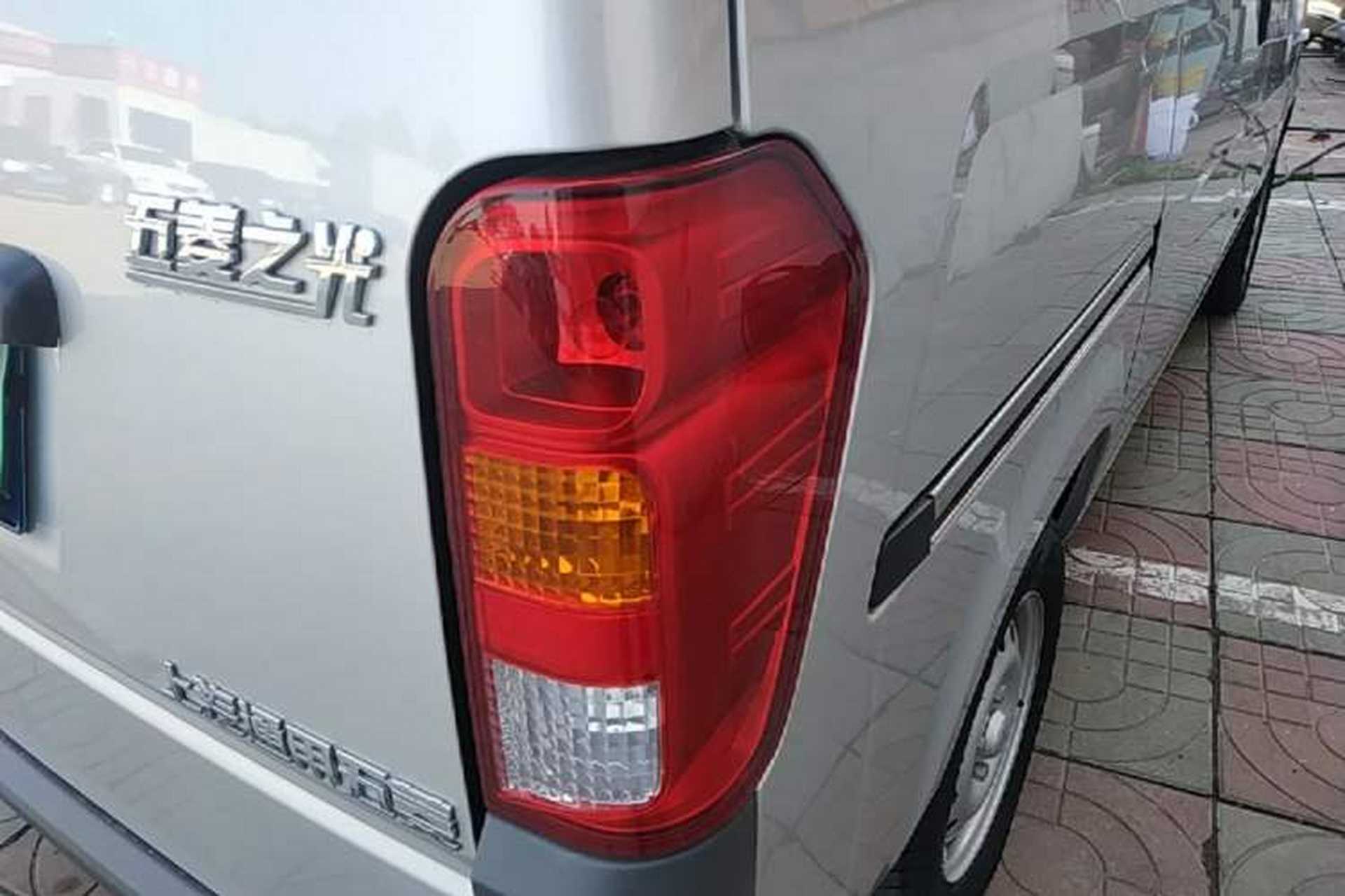 Used Wuling Zhiguang 2023 1.5L Practical Version 5/7 Seats Right Rear Taillight