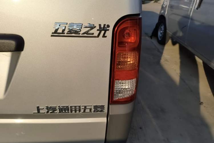 Used Wuling Zhiguang 2023 1.5L Practical Version 5/7 Seats Right Rear Taillight