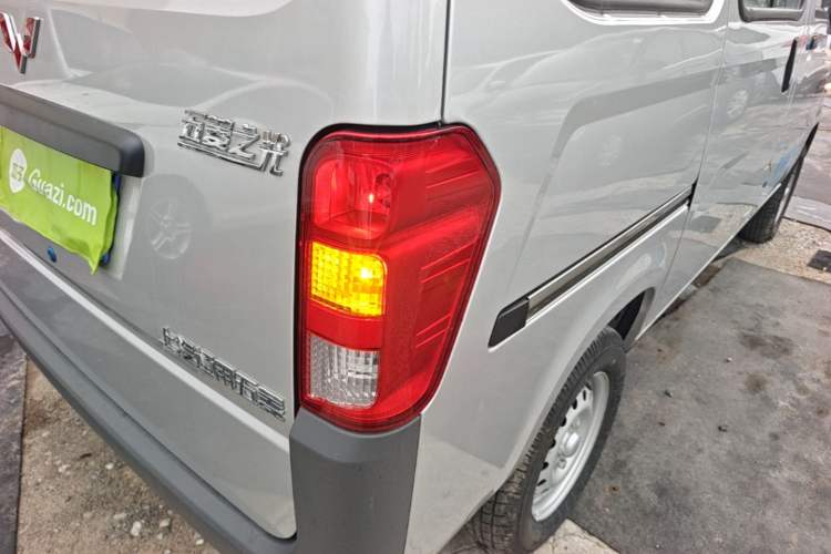 Used Wuling Zhiguang 2023 1.5L Practical Version 5/7 Seats Right Rear Taillight
