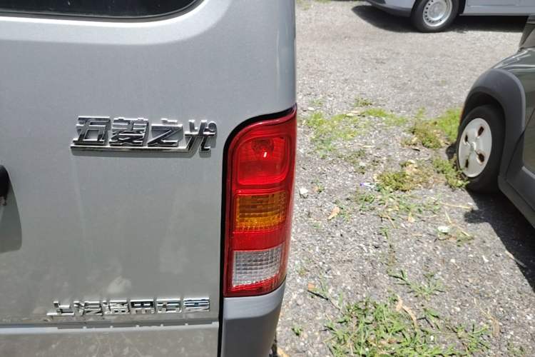 Used Wuling Zhiguang 2023 1.5L Practical Version 5/7 Seats Right Rear Taillight